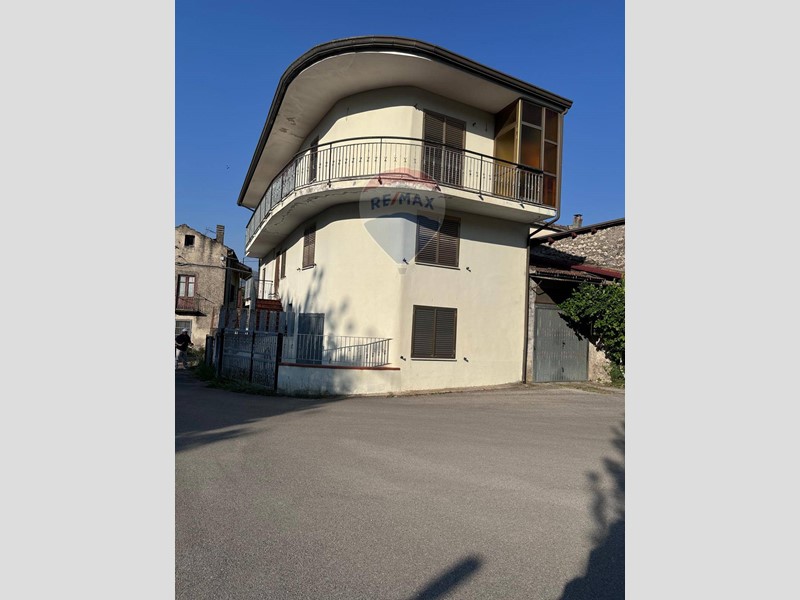 Casa Semi Indipendente in Vendita a Sant'Andrea del Garigliano, 25'000€, 163 m²