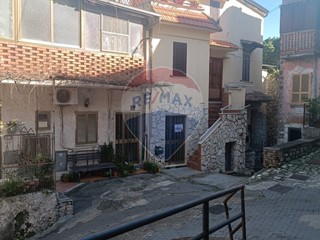 Trilocale in Vendita a Santi Cosma e Damiano, 24'000€, 55 m²