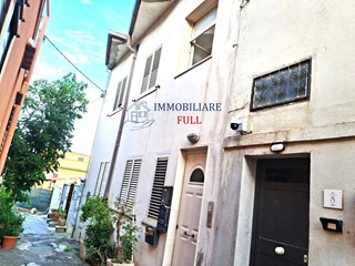 Casa Semi Indipendente in Vendita a Messina, 108'000€, 280 m²