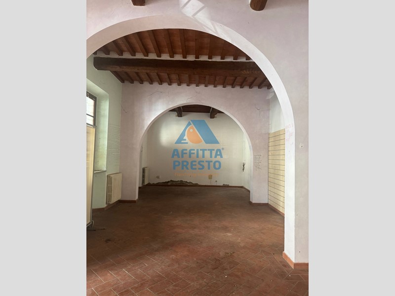 Attività commerciale in Affitto a Fucecchio, 1'500&euro;, 140 m²
