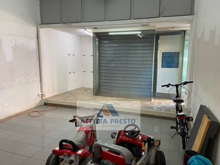 Attività commerciale in Affitto a Empoli, 450&euro;, 40 m²