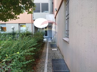 Ufficio in Vendita a San Giuliano Milanese, 314'000€, 165 m²