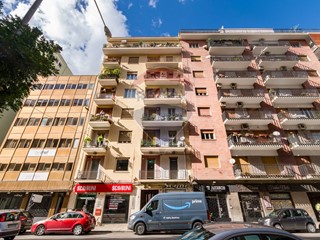 Ufficio in Vendita a Palermo, 169'000€, 149 m²