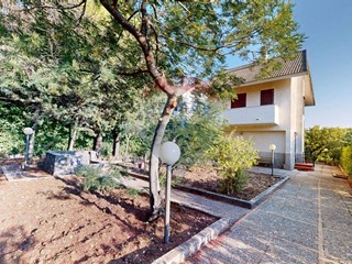 Villa in Vendita a Piana degli Albanesi, 108'000€, 107 m²