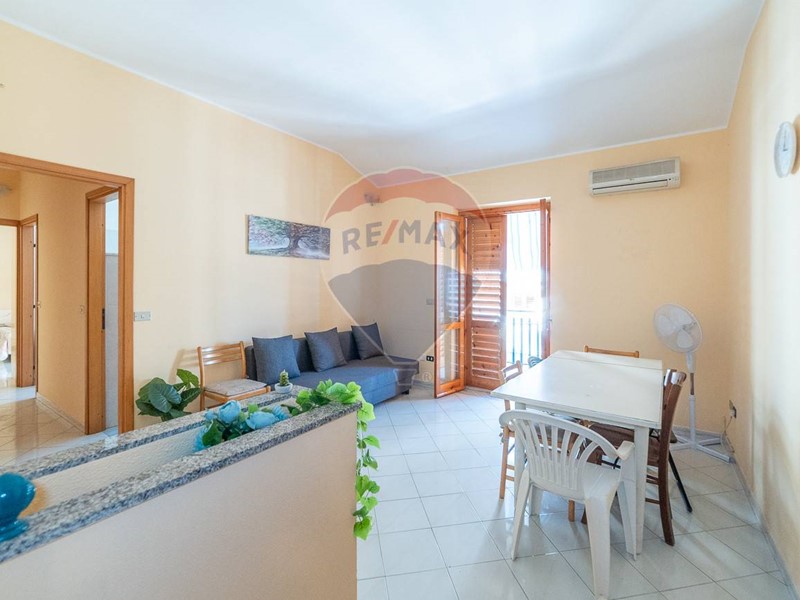 Trilocale in Vendita a Roccalumera, 90'000€, 66 m²