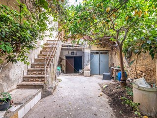 Casa Indipendente in Vendita a Caltagirone, 30'000€, 194 m²