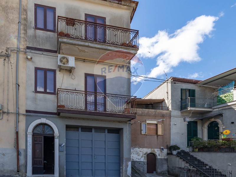 Casa Indipendente in Vendita a Vizzini, 99'000€, 225 m²