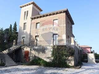 Casa Semi Indipendente in Vendita a Randazzo, 275'000€, 305 m²
