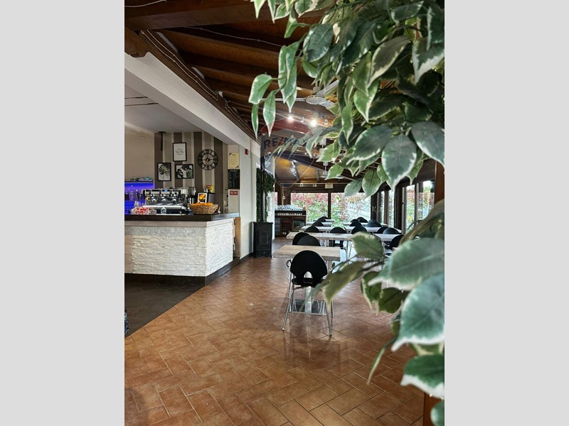 Attività commerciale in Vendita a Empoli, 250'000€, 200 m²