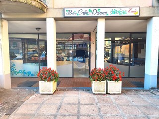 Immobile commerciale in Vendita a Piancogno, 85'000€, 109 m²