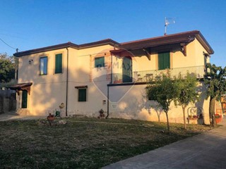 Casa Indipendente in Vendita a Fontanarosa, 350'000&euro;, 520 m²
