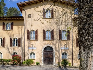 Villa in Vendita a Pietralunga, 1'140'000€, 850 m²