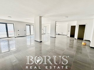 Immobile commerciale in Vendita a Santa Maria Capua Vetere, 128'000€, 107 m²