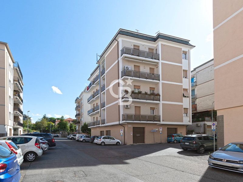 Quadrilocale in Vendita a Viterbo, 135'000€, 120 m²