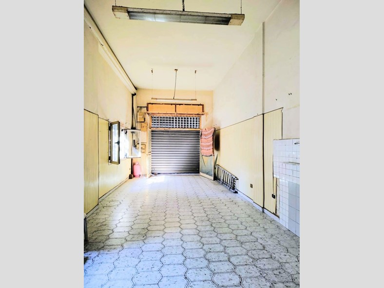 Negozio in Vendita a Angri, 79'000&euro;, 40 m²