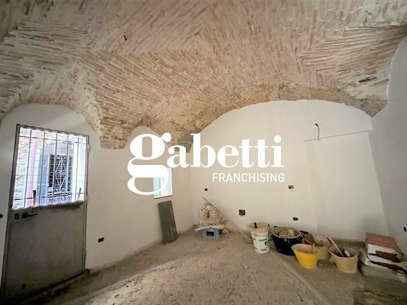 Trilocale in Vendita a Dolcedo, 50'000€, 77 m²