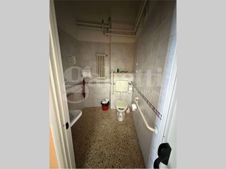 Ufficio in Vendita a Brindisi, 490'000€, 668 m²