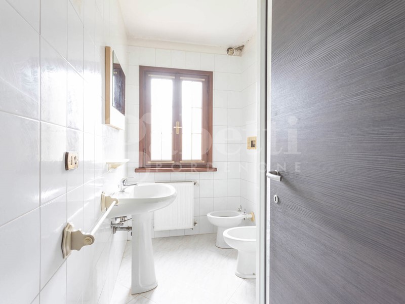 Villa bifamiliare in Vendita a Pordenone, 290'000€, 313 m²