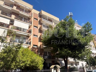 Appartamento in Affitto a Bari, 1'000€, 120 m²