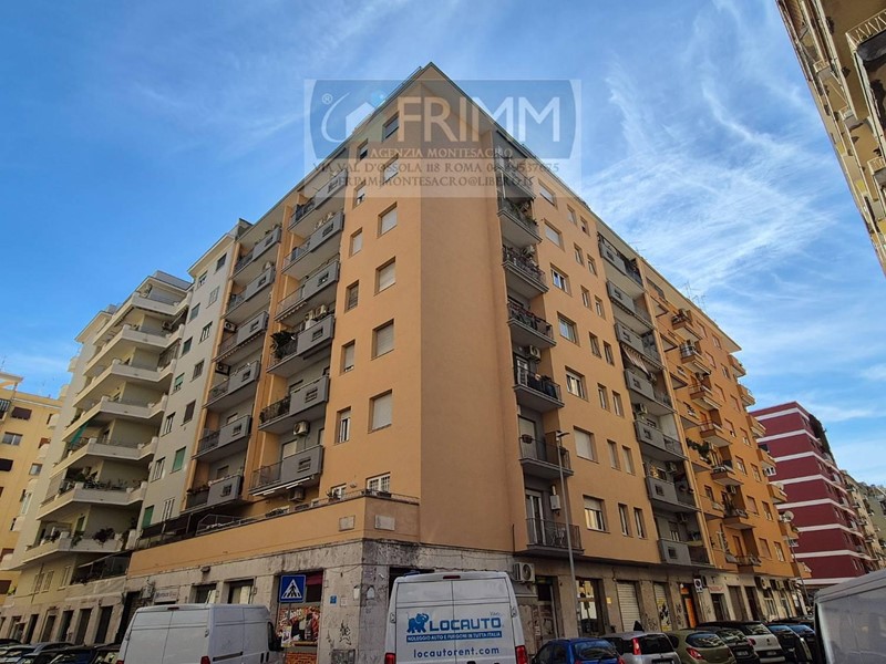 Bilocale in Vendita a Roma, 195'000&euro;, 70 m²