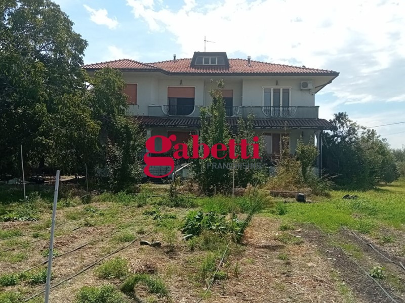 Villa in Vendita a Rimini, 990'000€, 239 m²