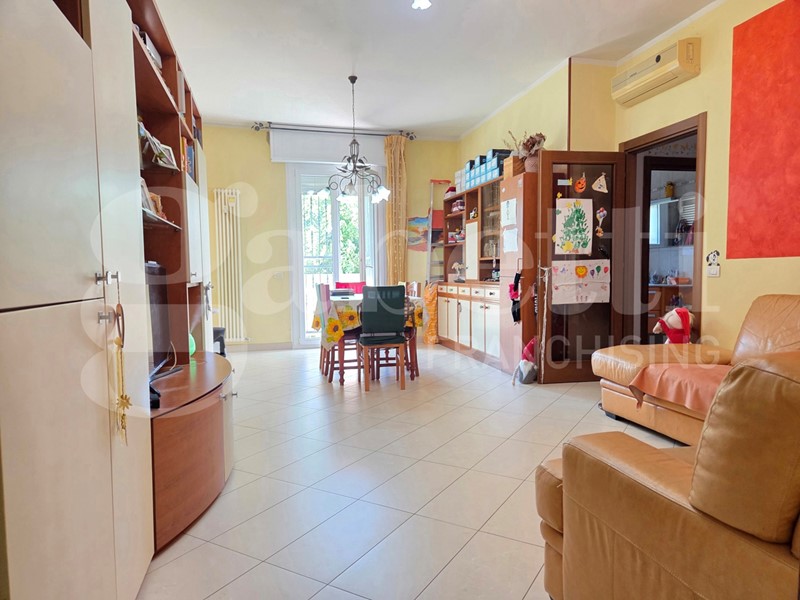 Quadrilocale in Vendita a Sasso Marconi, 220'000€, 95 m², arredato