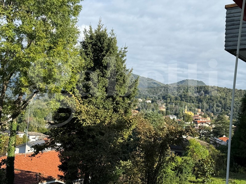 Trilocale in Vendita a Erba, 165'000€, 139 m²