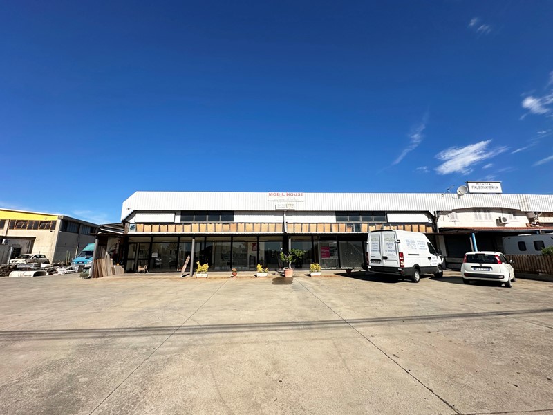 Magazzino in Affitto a Castel Sant'Elia, 700€, 300 m²
