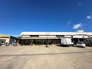 Magazzino in Affitto a Castel Sant'Elia, 700€, 300 m²