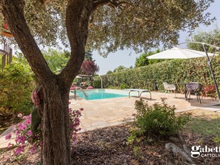 Villa in Vendita a Pesaro, 930'000&euro;, 585 m²