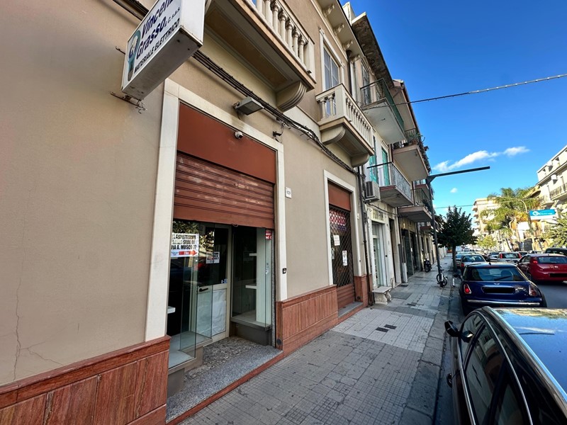 Negozio in Vendita a Barcellona Pozzo di Gotto, 49'000€, 50 m²