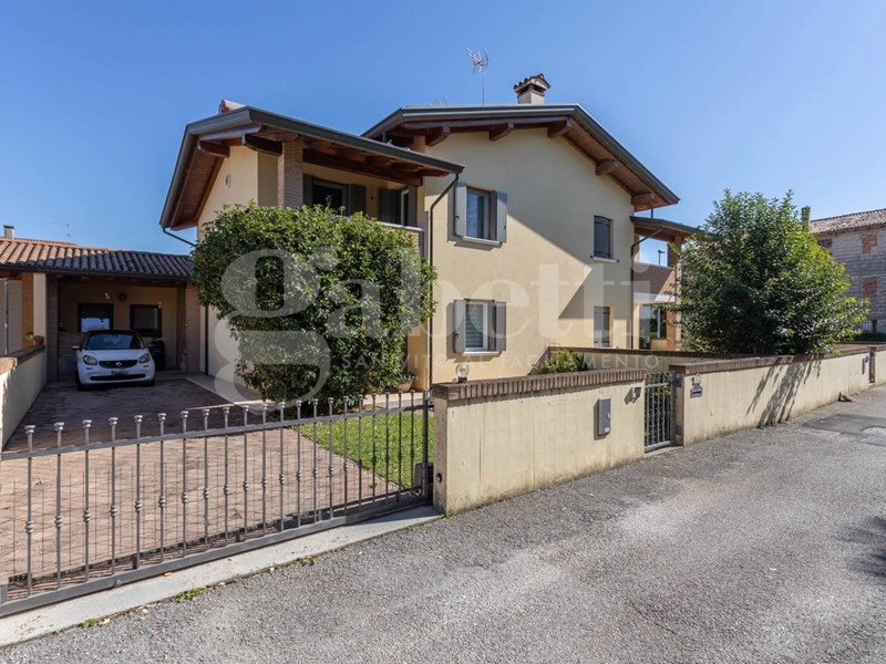 Villa bifamiliare in Vendita a San Vito al Tagliamento, 299'000€, 160 m², arredato