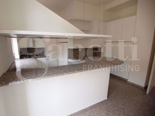 Appartamento in Affitto a Verona, 3'500€, 200 m²
