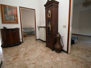 Villa in Vendita a Gorla Minore, 330'000€, 410 m²