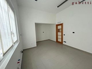 Ufficio in Affitto a Magenta, 1'000€, 85 m²