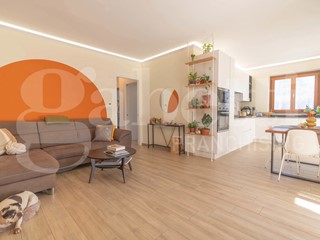 Quadrilocale in Vendita a Piscina, 165'000€, 96 m²