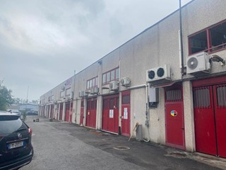 Capannone in Affitto a Settimo Milanese, 1'500€, 190 m²