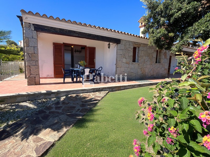 Villa in Vendita a Budoni, 425'000€, 197 m², arredato