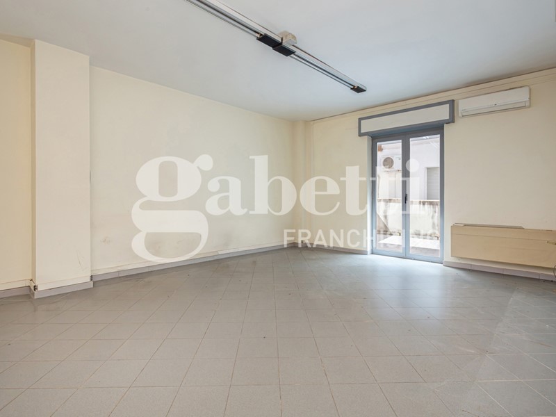 Ufficio in Affitto a Marano di Napoli, 900€, 110 m²