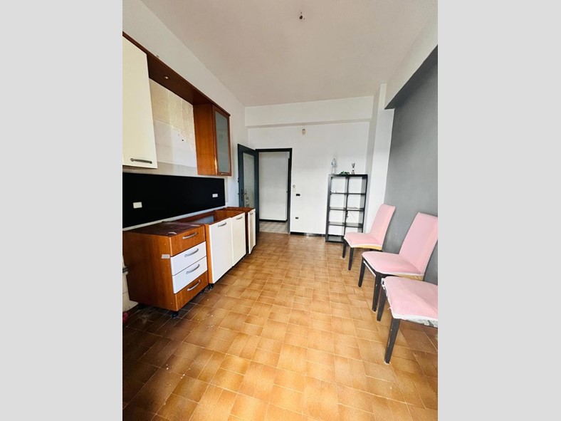 Quadrilocale in Vendita a Pagani, 135'000&euro;, 140 m²