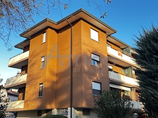 Appartamento in Vendita a Rovigo, zona Commenda Est, 155'000€, 130 m², con Box