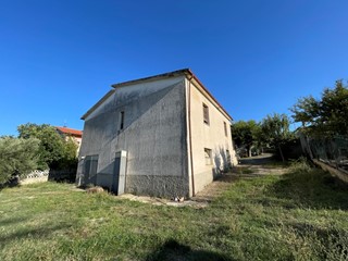 Casa Indipendente in Vendita a Alanno, 110'000€, 171 m², con Box