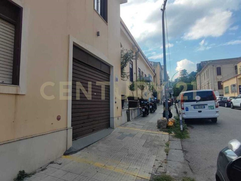 Immobile commerciale in Vendita a Messina, 1'350'000&euro;, 900 m², arredato, con Box
