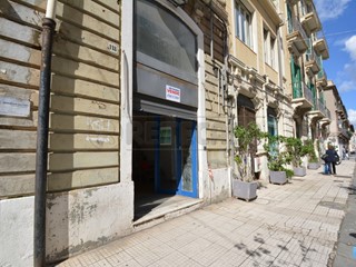 Immobile commerciale in Vendita a Messina, 99'000€, 80 m²