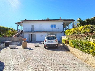 Casa Indipendente in Vendita a Nettuno, 295'000€, 275 m², con Box