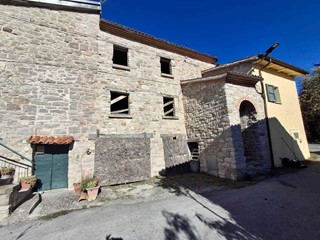 Casa Semi Indipendente in Vendita a Maiolo, 58'000€, 125 m²