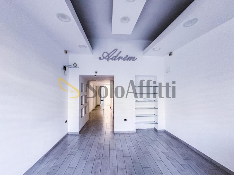 Capannone in Affitto a Napoli, zona Arenella, 1'300€, 38 m²
