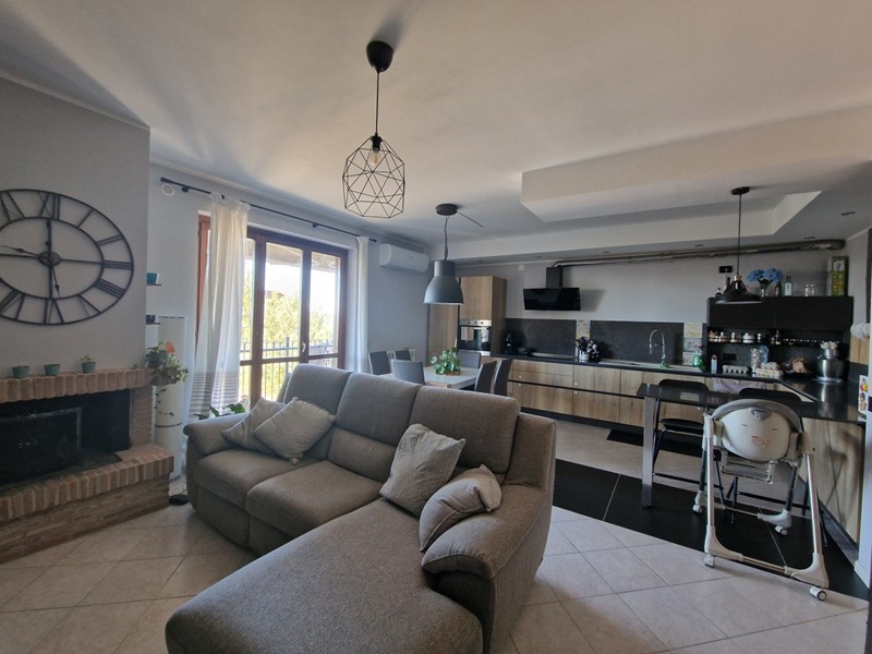 Casa Semi Indipendente in Vendita a Amelia, 119'000€, 93 m², con Box