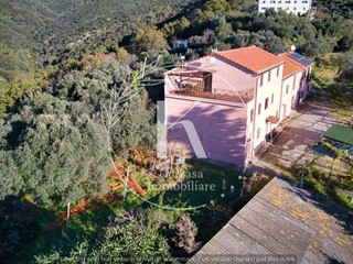 Casa Semi Indipendente in Vendita a Savona, 170'000€, 150 m², con Box