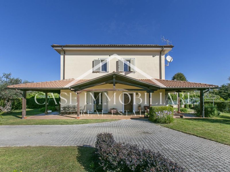 Villa in Vendita a Lanuvio, 305'000&euro;, 200 m²